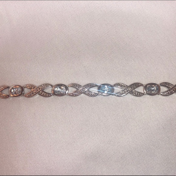 Sterling silver bracelet with blue topaz gemstones - Picture 2 of 2